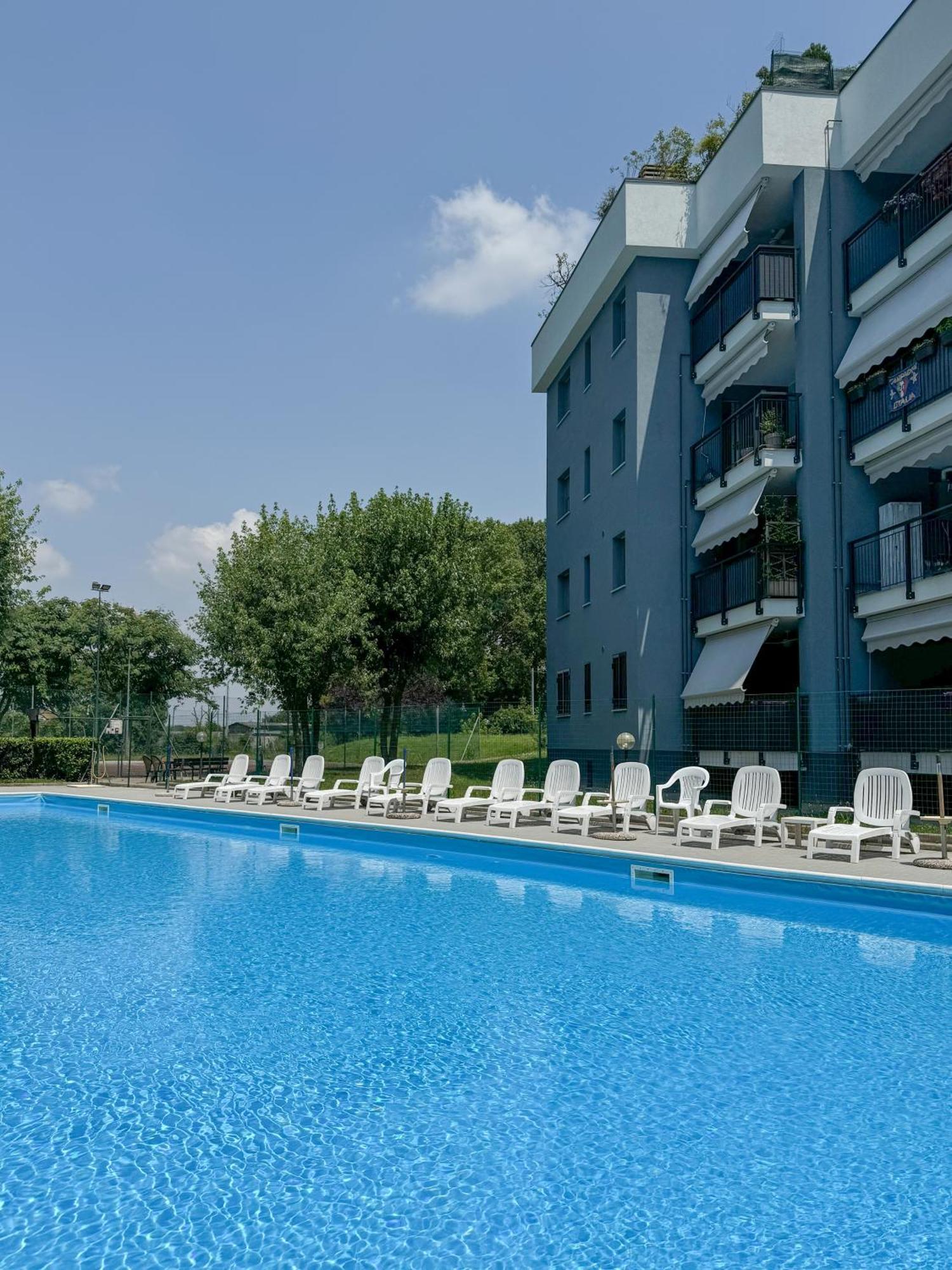 Kandinski Apartment - With Pool Settimo Milanese Exterior foto