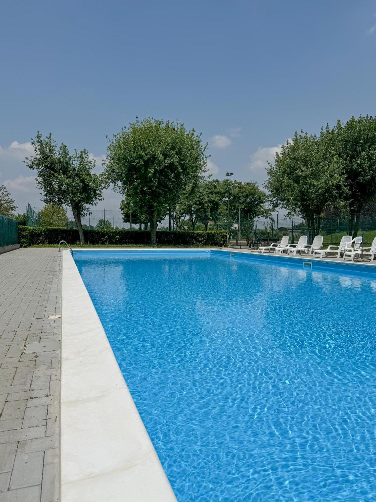 Kandinski Apartment - With Pool Settimo Milanese Exterior foto